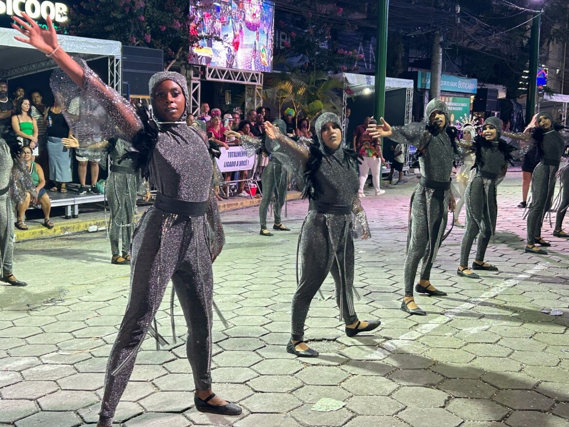 carnaval-2025-em-nova-friburgo:-confira-a-cobertura-dos-desfiles-das-escolas-de-samba-em-tempo-real