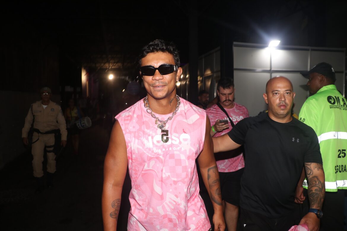 fotos:-famosos-curtem-o-carnaval-pelo-pais