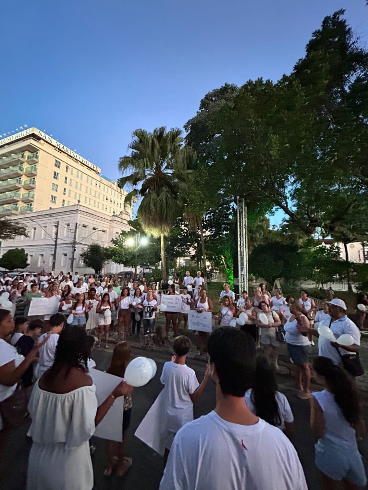 apos-tiroteio-que-deixou-jovem-morta-no-carnaval,-moradores-de-rio-pomba-fazem-‘ato-de-paz’;-video