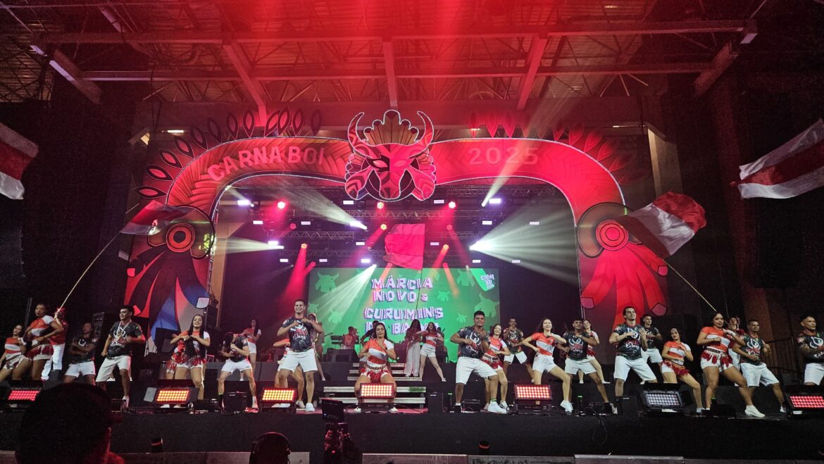 ultimo-dia-de-carnaboi-2025-em-manaus-reune-milhares-de-torcedores-dos-bois-caprichoso-e-garantido