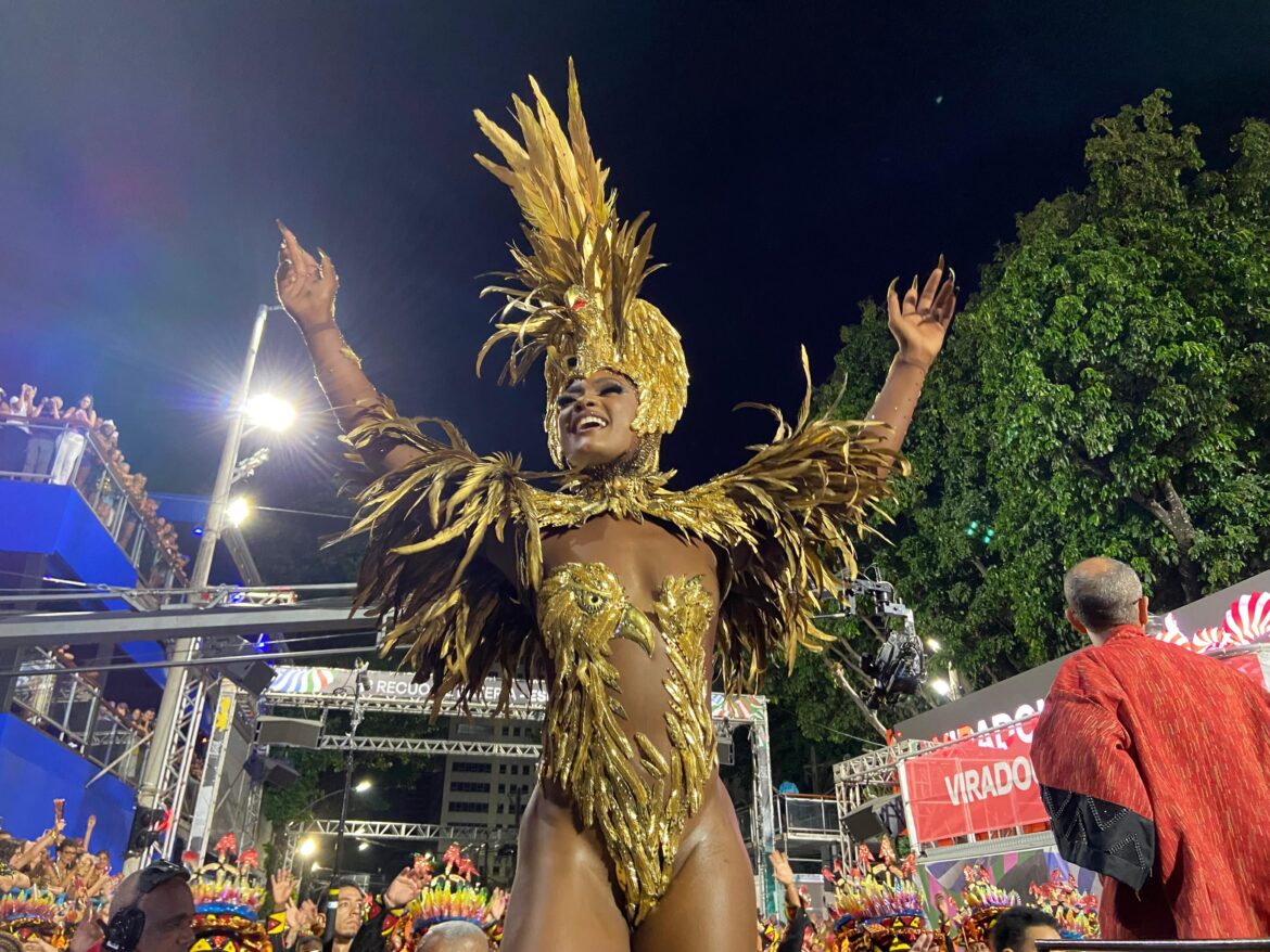 erika-januza-se-despede-como-rainha-de-bateria-da-viradouro:-‘coracao-apertado,-mas-queria-que-fosse-assim-mais-caloroso’