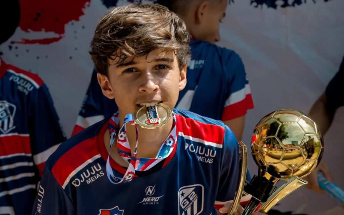 jogador-de-14-anos-morre-apos-passar-mal-enquanto-jogava-bola-com-amigos,-diz-familia