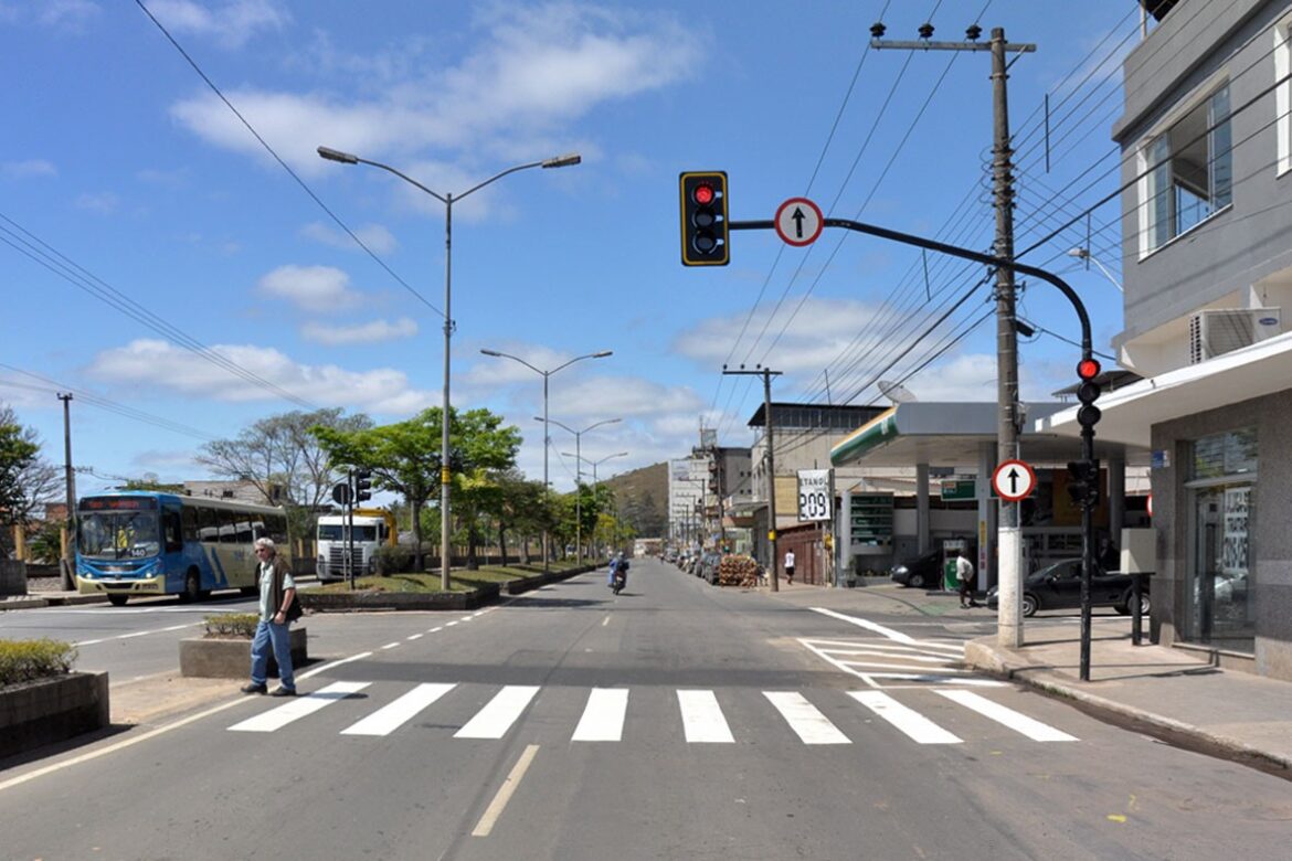 motociclista-morre-apos-acidente-com-carro-na-avenida-jk,-em-juiz-de-fora