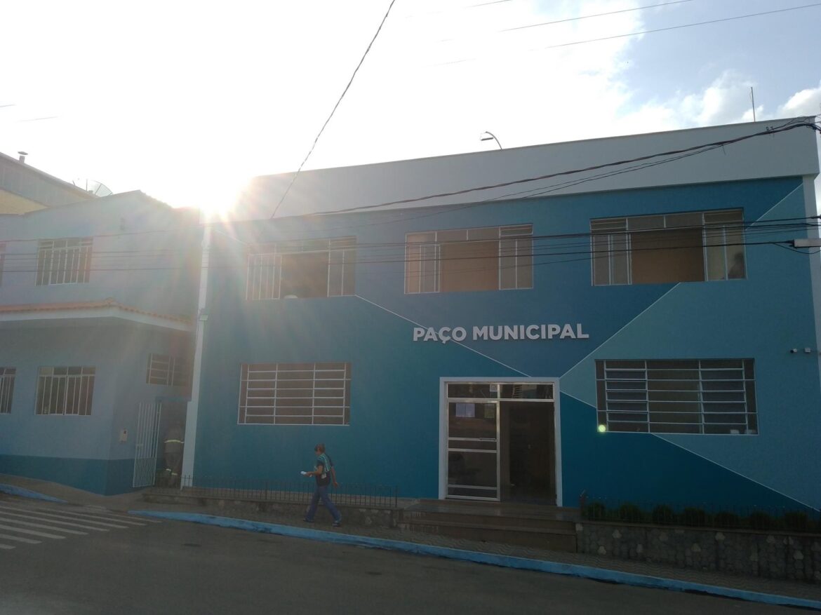 apos-incluir-montagem-de-eventos-e-servicos-veterinarios-em-um-mesmo-edital,-tce-suspende-licitacao-de-prefeitura-de-mg