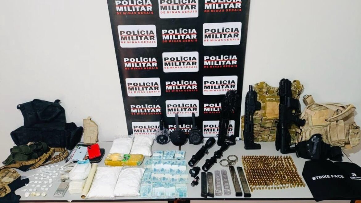 familia-e-presa-com-quase-r$-20-mil,-drogas-e-armas-de-fogo-em-rio-pomba