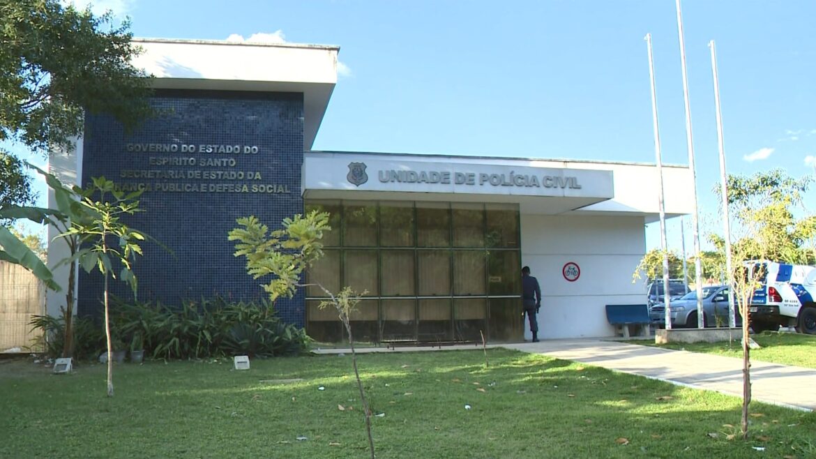 delegacia-e-invadida-e-armas,-coletes-a-prova-de-balas-e-municao-sao-levados-no-es