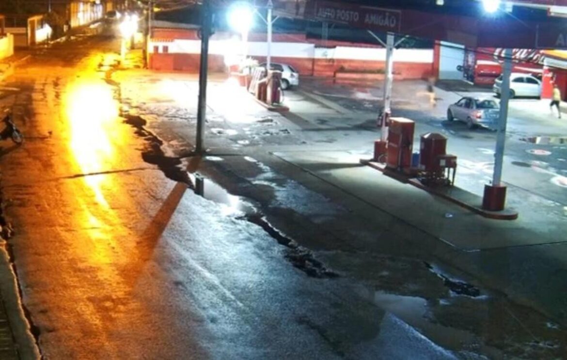 carro-bate-em-bomba-de-combustivel-e-provoca-incendio-em-mg;-video