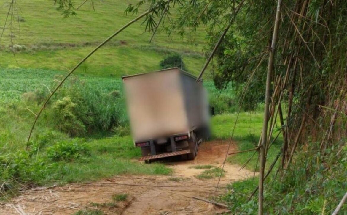 caminhoneiro-se-perde-no-trajeto-e-inventa-assalto-para-justificar-erro-ao-chefe-em-mg