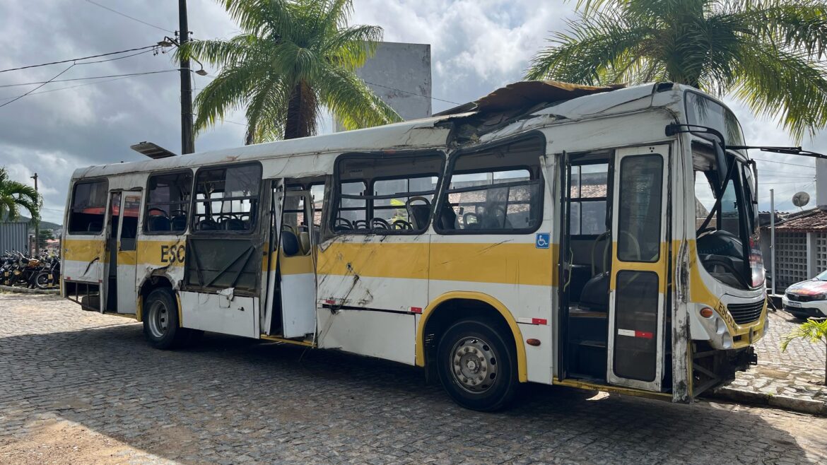 motorista-de-onibus-escolar-envolvido-em-acidente-que-deixou-dois-mortos-dirigia-veiculo-pela-1a-vez,-diz-delegado