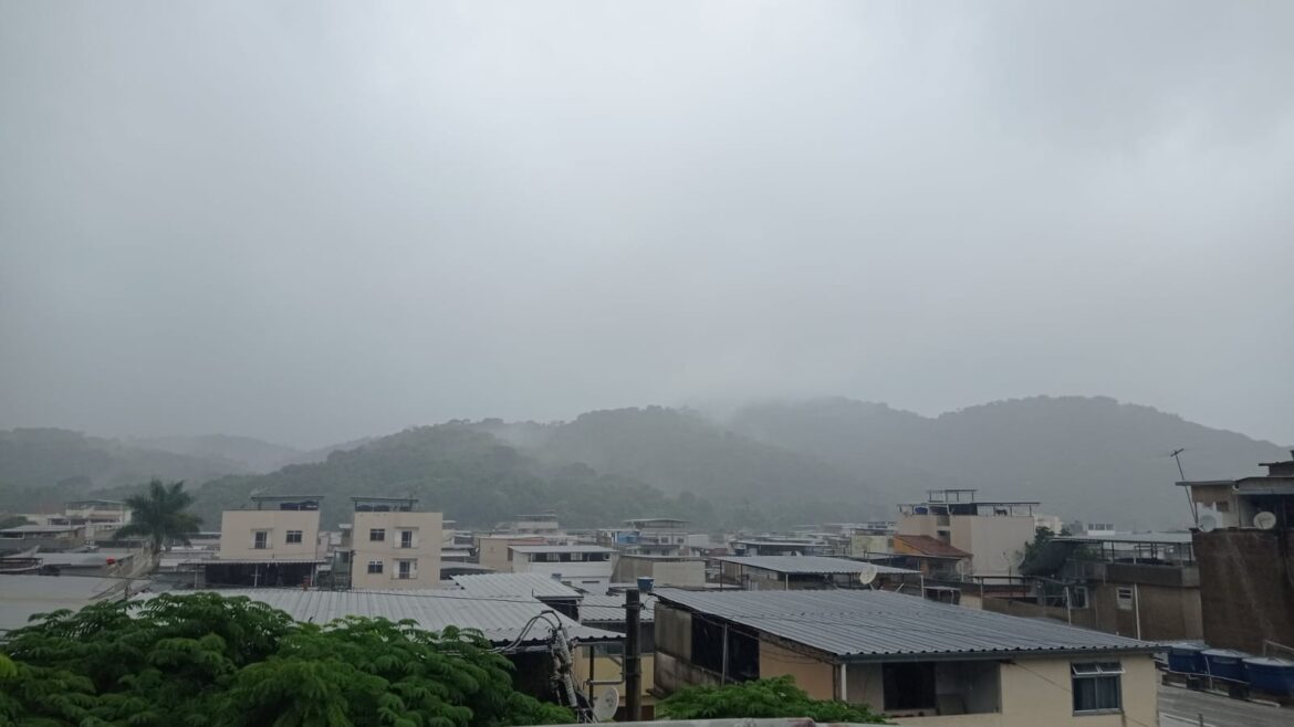 frente-fria-chega-a-juiz-de-fora-e-regiao-com-queda-na-temperatura-e-risco-de-chuva-forte