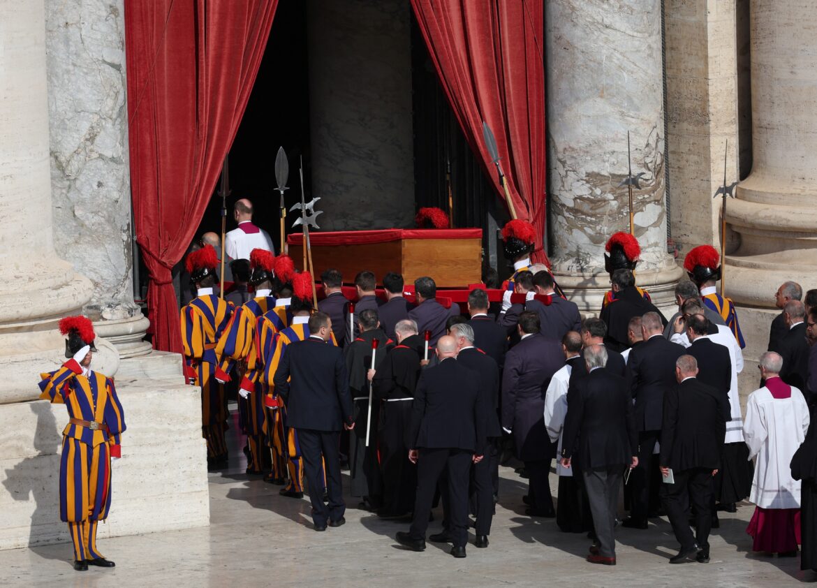 comeca-2o-dia-de-velorio-do-papa-francisco;-acompanhe