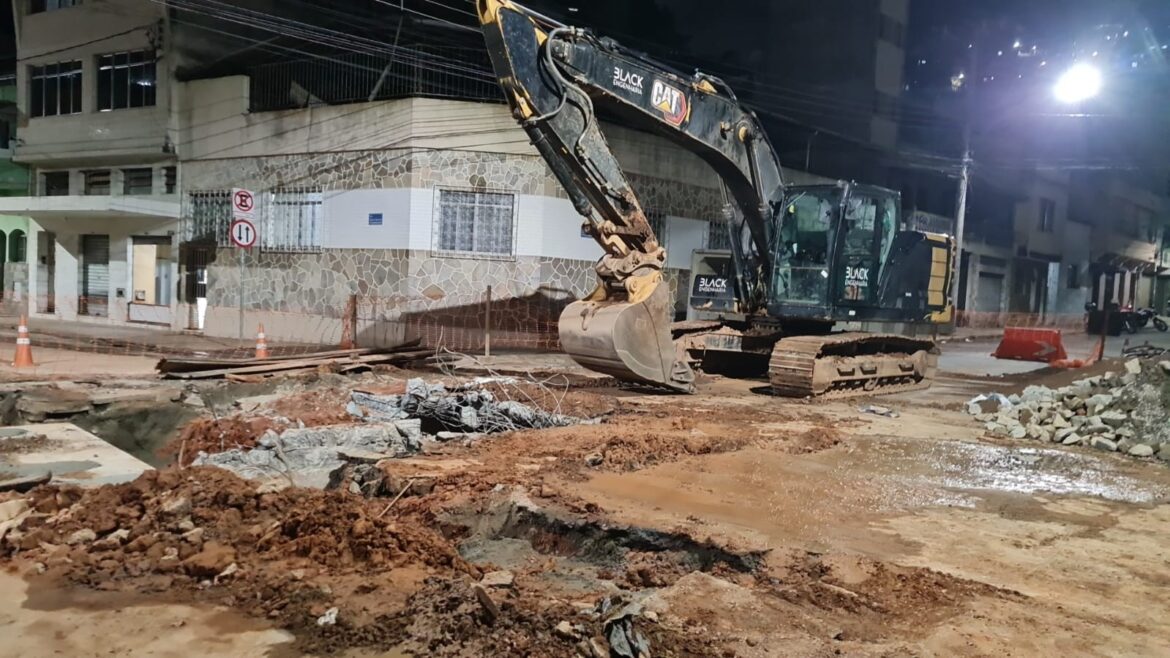 rua-cesario-alvim-e-avenida-sete-de-setembro,-em-juiz-de-fora,-sao-interditadas-para-obras-de-drenagem