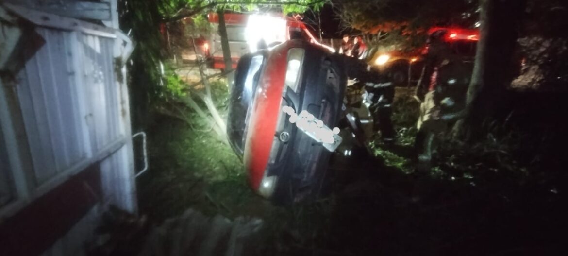 homem-e-preso-apos-capotar-carro-furtado-em-juiz-de-fora