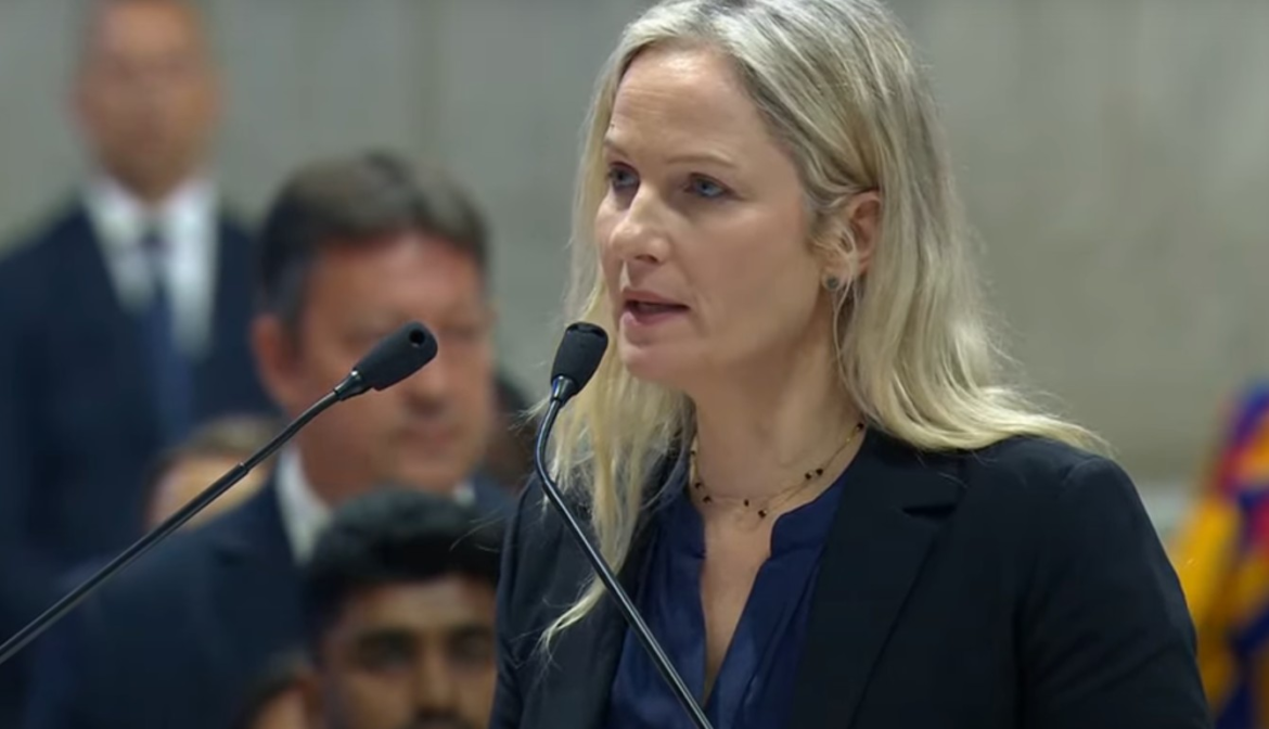 conclave:-quem-e-andressa-collet,-brasileira-que-leu-oracao-universal-em-missa-de-abertura-da-cerimonia-para-escolher-novo-papa