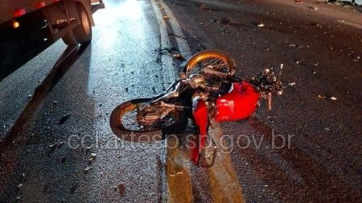 motociclista-morre-apos-bater-de-frente-com-caminhao-na-rodovia-raposo-tavares-em-sao-roque