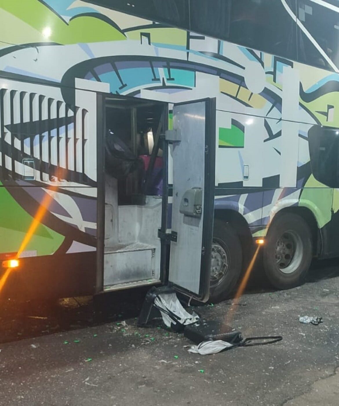 motorista-de-onibus-fica-ferido-apos-explosao-de-mala-com-lanca-perfume-em-mg