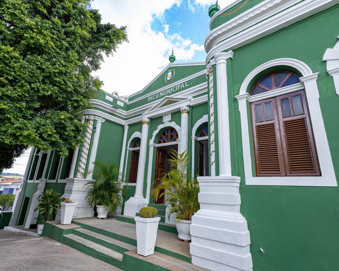 prefeitura-de-bezerros-abre-selecao-com-75-vagas-e-salarios-de-r$-2,3-mil,-confira-oportunidades