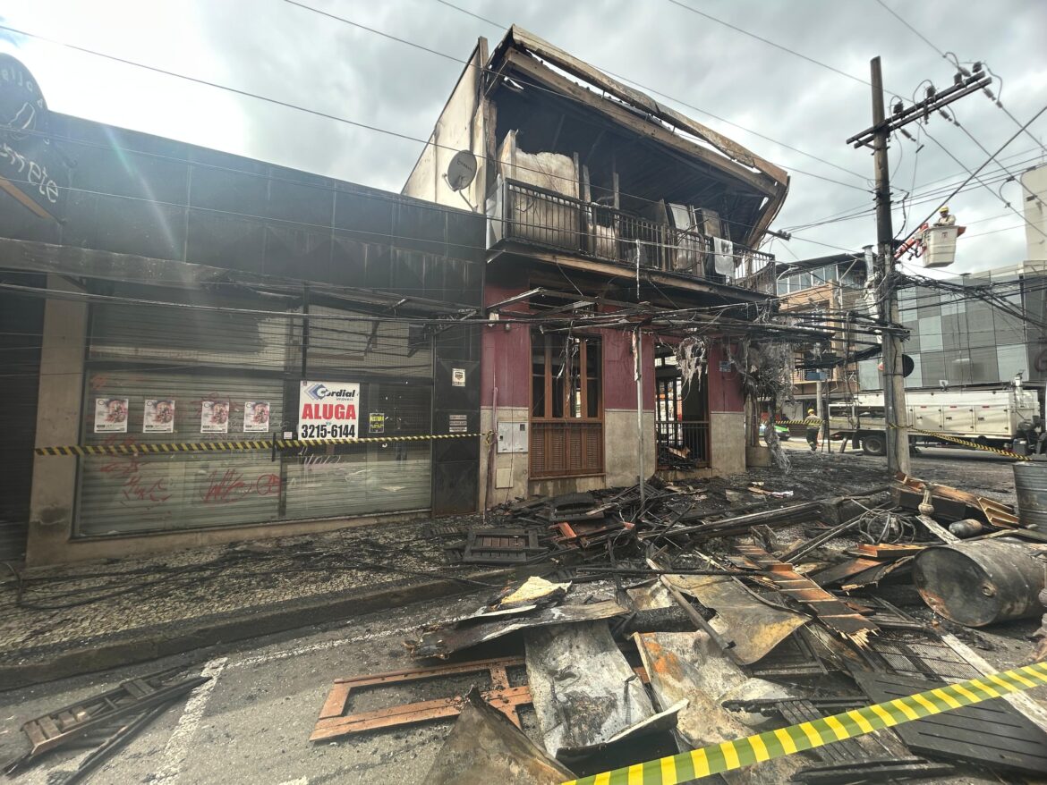 restaurante-que-pegou-fogo-no-bairro-alto-dos-passos,-em-juiz-de-fora,-nao-tinha-auto-de-vistoria-do-corpo-de-bombeiros