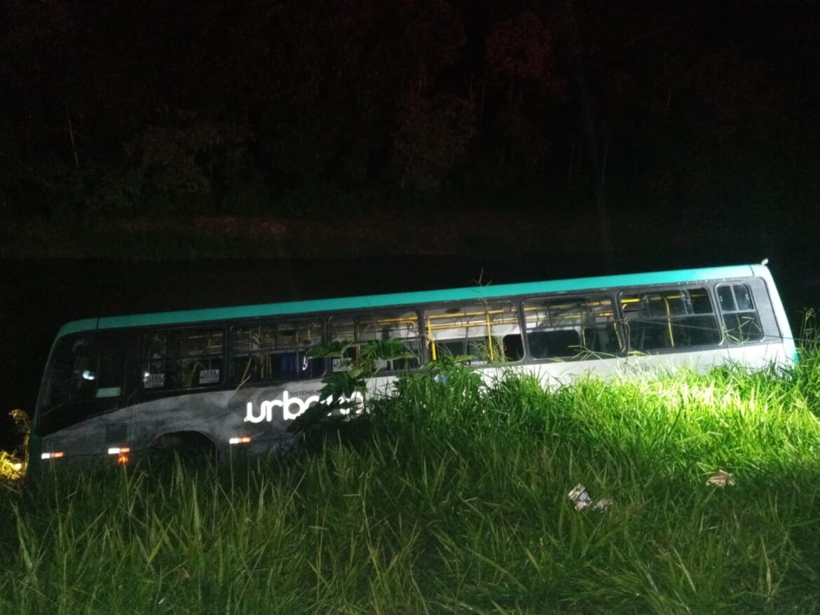 passageira-de-onibus-que-caiu-as-margens-do-rio-paraibuna-relata-susto-no-momento-do-acidente:-‘voei-para-a-direita’