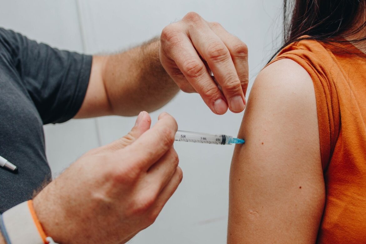 santa-cruz-do-capibaribe-recebe-o-projeto-saude-nos-bairros;-veja-os-servicos-oferecidos-gratuitamente