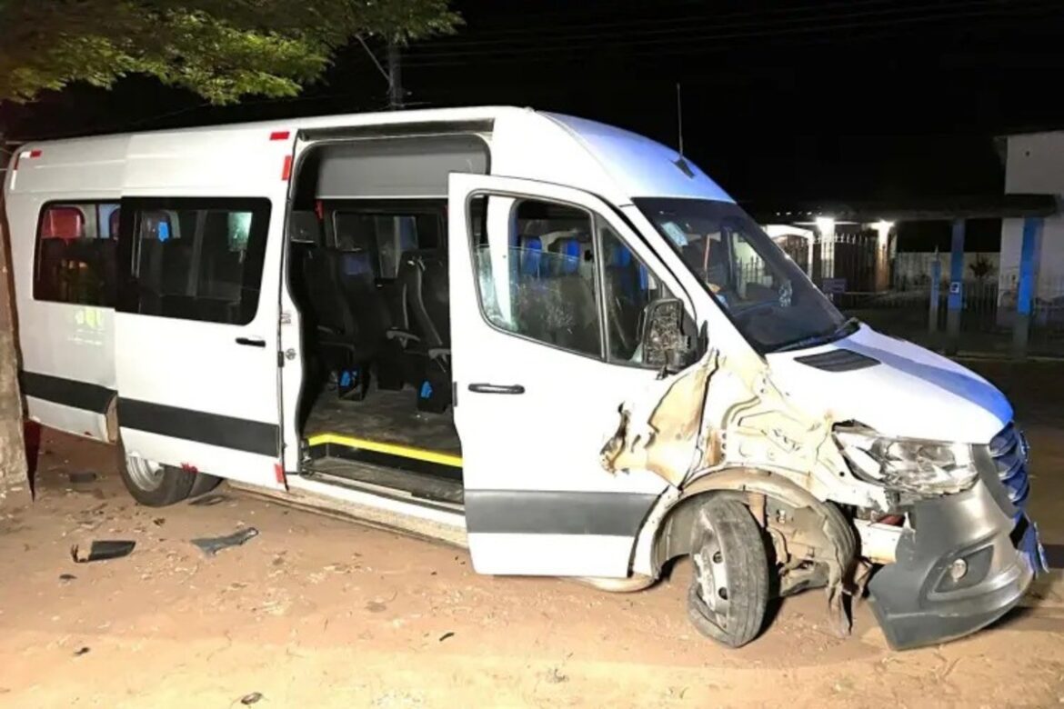 carro-bate-em-van-na-mg-265-com-alunos-que-voltavam-de-jogos-escolares