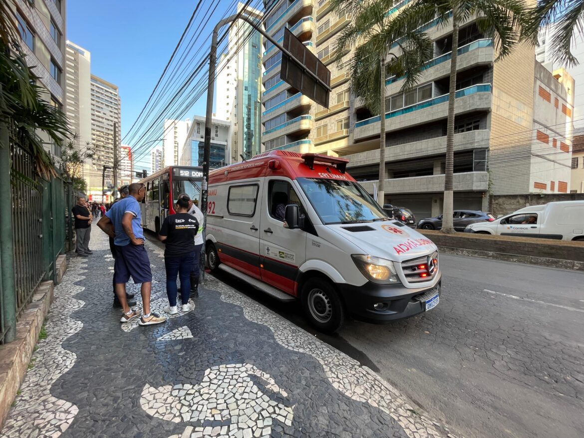 mulher-e-atingida-por-onibus-no-centro-de-juiz-de-fora