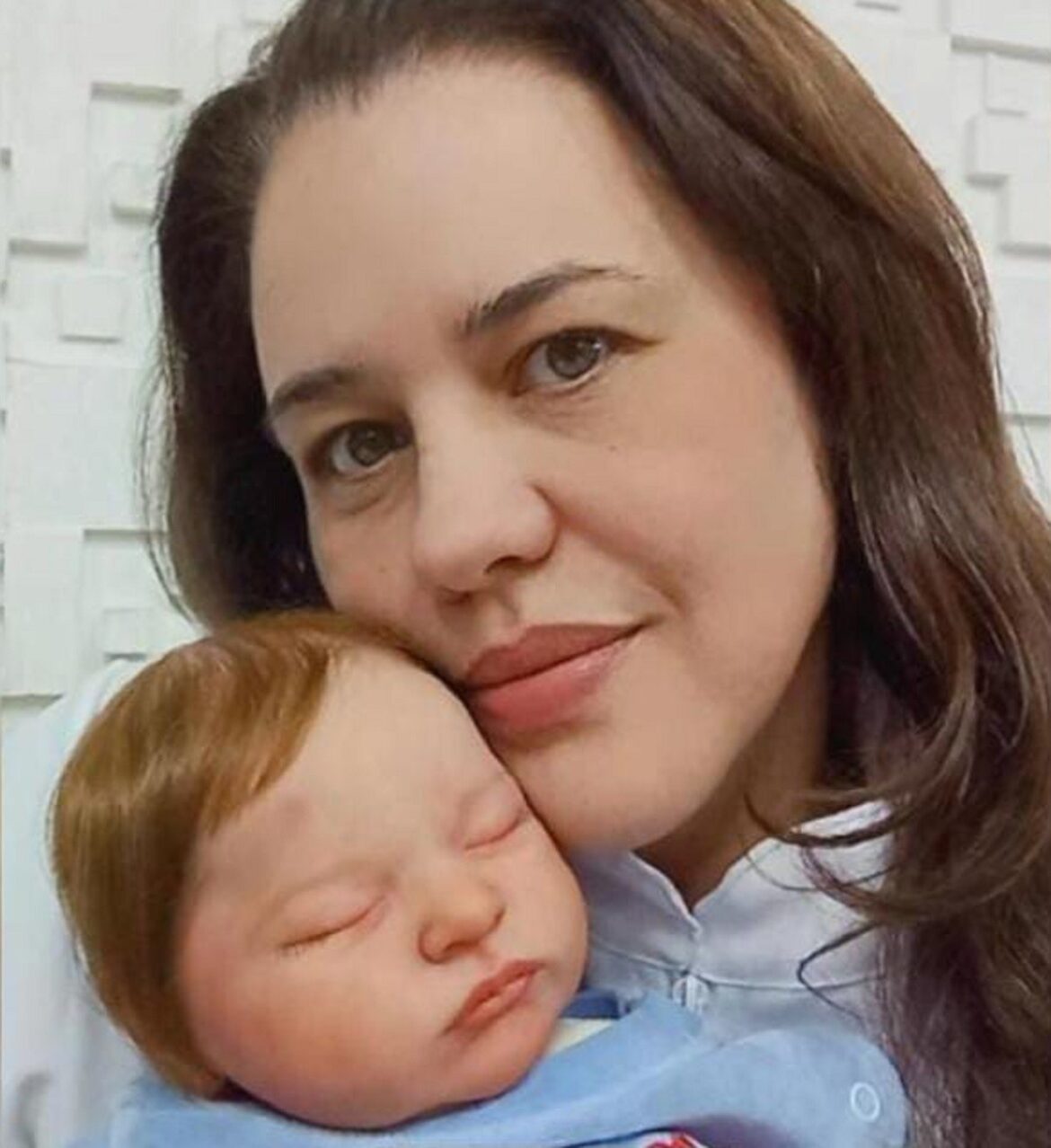 bebe-reborn-com-enxoval,-certidao-e-ate-teste-do-pezinho:-artesa-de-mg-chega-a-vender-ate-100-por-ano