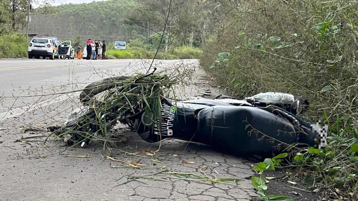 adolescente-de-17-anos-morre-em-acidente-entre-moto-e-caminhao-de-prefeitura-na-br-499