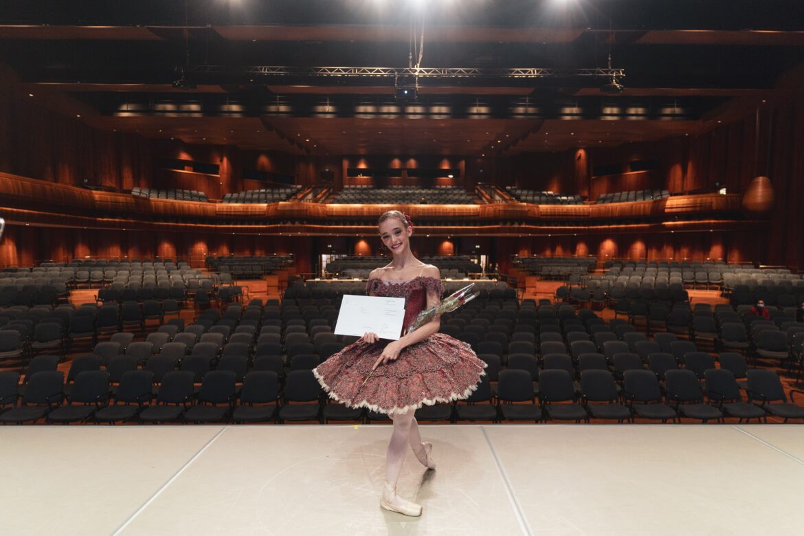 primeira-brasileira-a-integrar-a-opera-de-paris,-bailarina-considerada-fenomeno-da-danca-recebe-convite-de-emmanuel-macron-para-jantar-de-honra