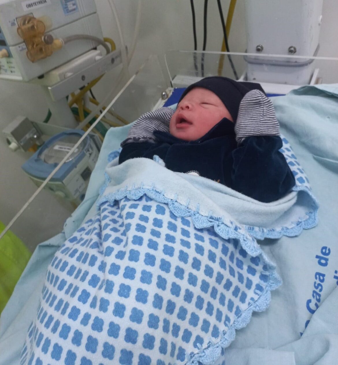 bebe-nasce-dentro-de-ambulancia-na-br-040-enquanto-mae-tentava-chegar-em-hospital bebe-nasce-dentro-de-ambulancia-na-br-040-enquanto-mae-tentava-chegar-em-hospital