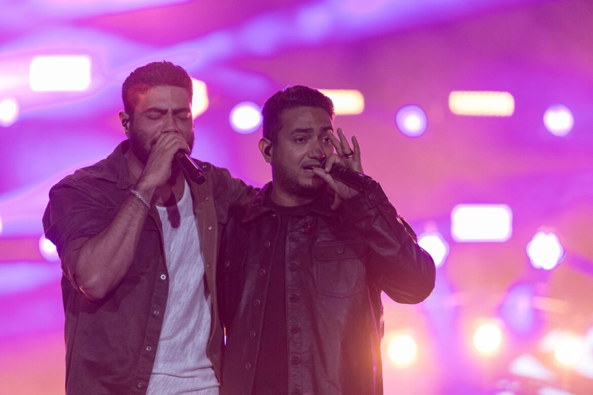 henrique-e-juliano-desfilam-hits-no-retorno-a-arena-da-festa-do-peao-de-americana