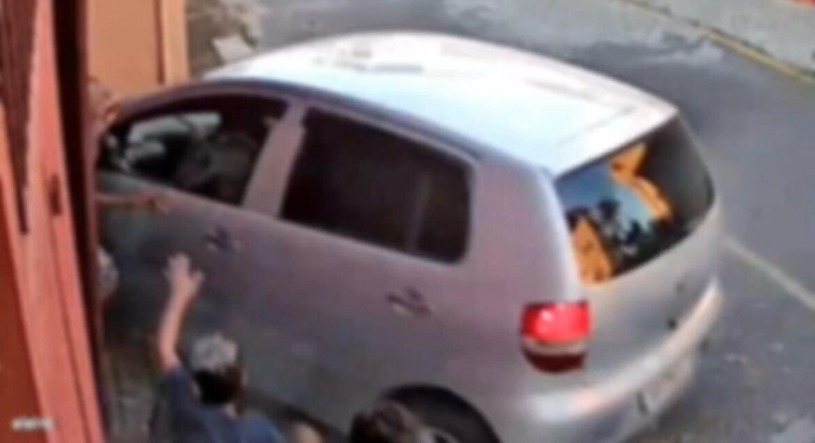 video:-criancas-sao-atropeladas-em-calcada-por-motorista-bebado
