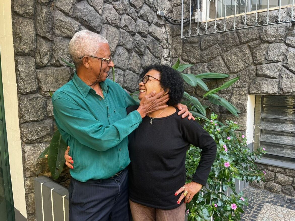 idosos-engatam-namoro-na-terceira-idade-e-compartilham-alegrias-de-relacionamento-na-maturidade:-‘somos-um-pelo-outro’