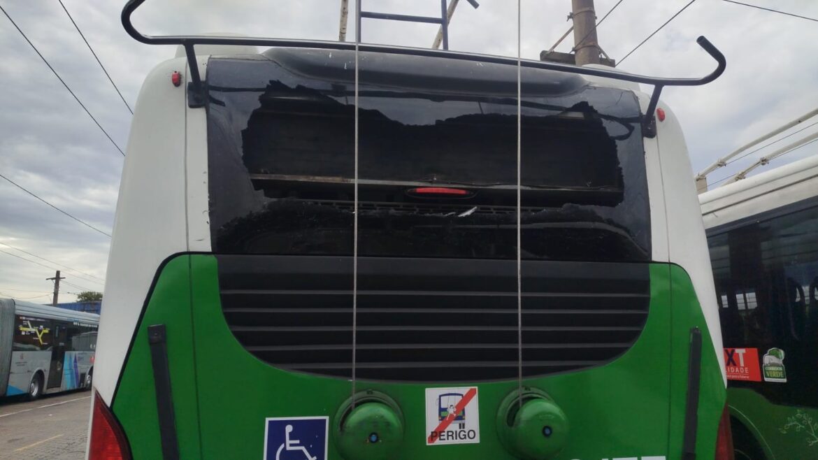 ao-menos-19-onibus-sao-alvo-de-vandalismo-nas-zonas-sul-e-leste-de-sao-paulo-desde-a-semana-passada