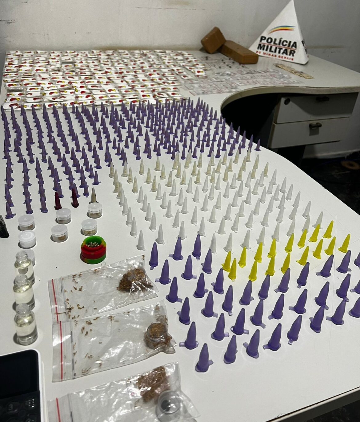 homem-que-trazia-drogas-de-sp-para-varzelandia-em-onibus-e-preso-ao-desembarcar