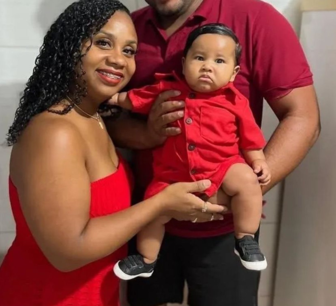 mae-e-bebe-que-morreram-em-acidente-de-carreta-sao-enterrados-na-ba;-pai-da-crianca-dirigia-veiculo