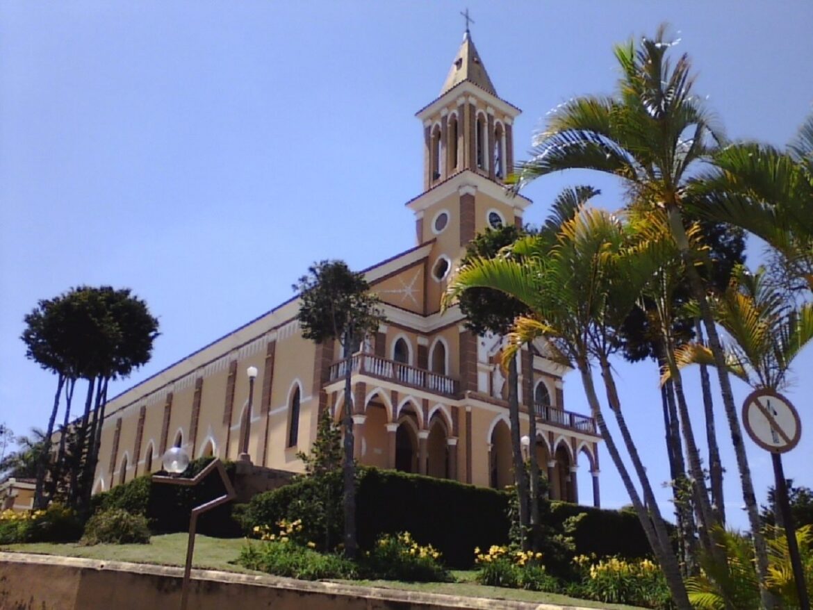 desterro-do-melo-e-a-cidade-com-maior-percentual-de-catolicos-na-regiao,-e-chiador-lidera-na-lista-de-evangelicos;-veja-ranking