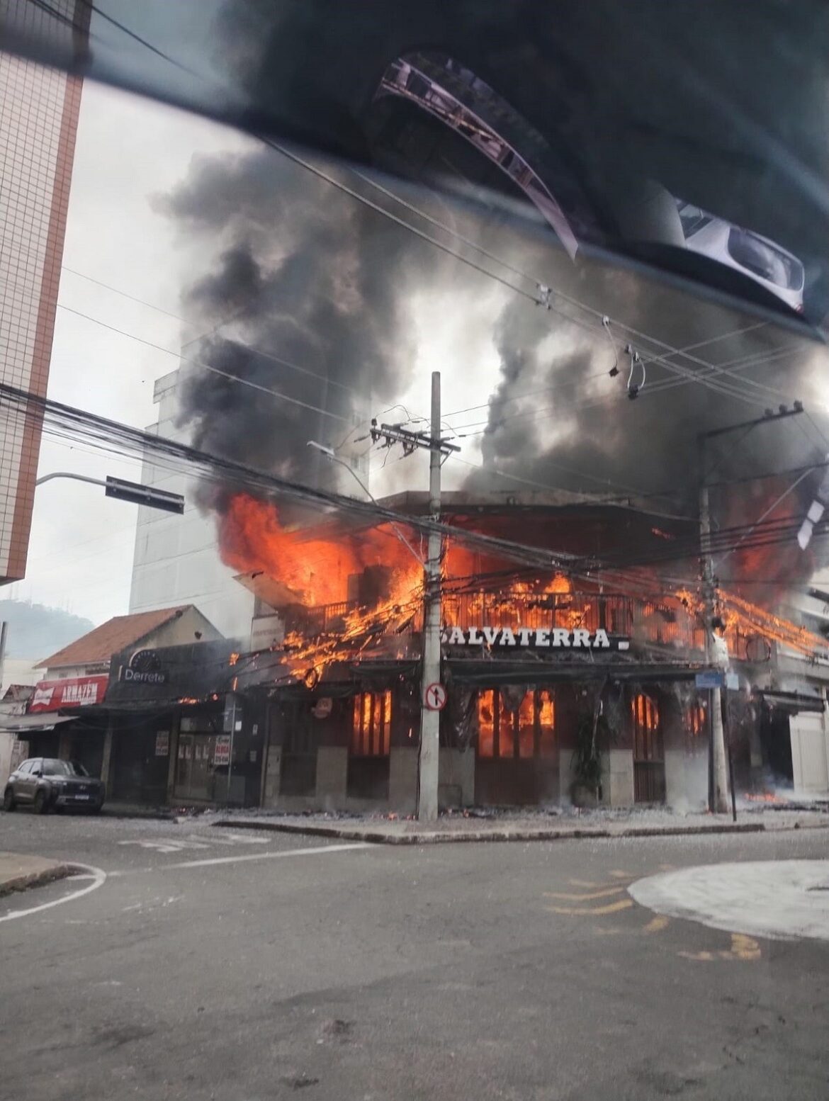 incendio-em-restaurante-destruido-pelo-fogo-em-juiz-de-fora-comecou-na-rede-eletrica,-diz-policia