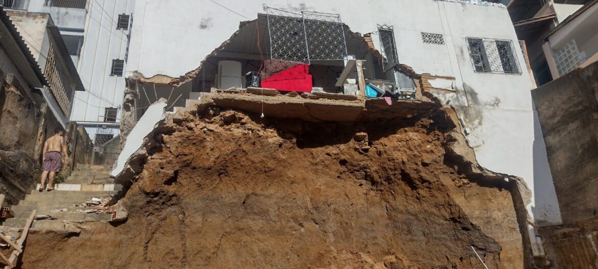 imovel-e-interditado-no-es-apos-parte-de-casa-desabar-por-causa-de-obra-irregular