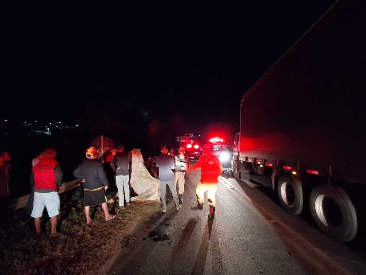 moto-com-casal-bate-em-cavalo-na-br-265;-marido-morre-e-mulher-sofre-varias-lesoes