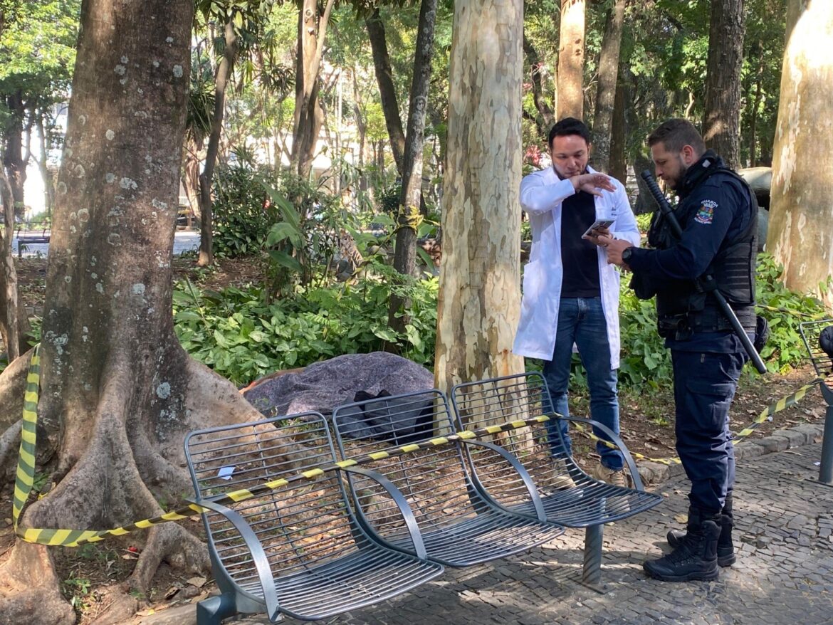 morador-em-situacao-de-rua-e-encontrado-morto-no-parque-halfeld,-em-juiz-de-fora