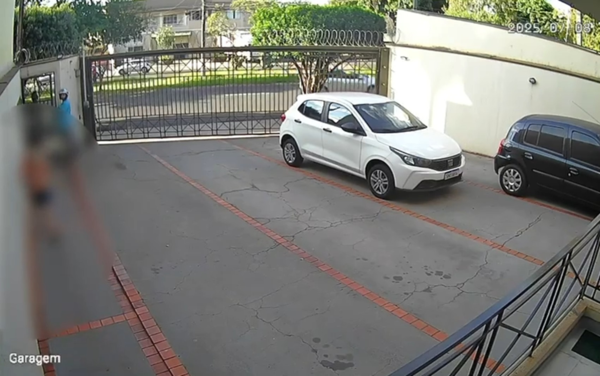 suspeitos-invadem-tres-predios-em-30-minutos-e-conseguem-furtar-apartamento-na-terceira-tentativa,-em-ribeirao-preto,-sp