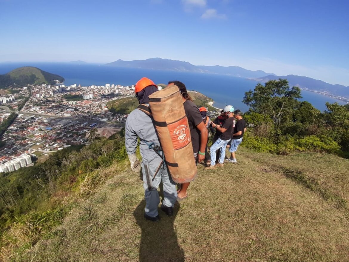 piloto-de-asa-delta-morre-apos-queda-no-morro-santo-antonio-em-caraguatatuba piloto-de-asa-delta-morre-apos-queda-no-morro-santo-antonio-em-caraguatatuba