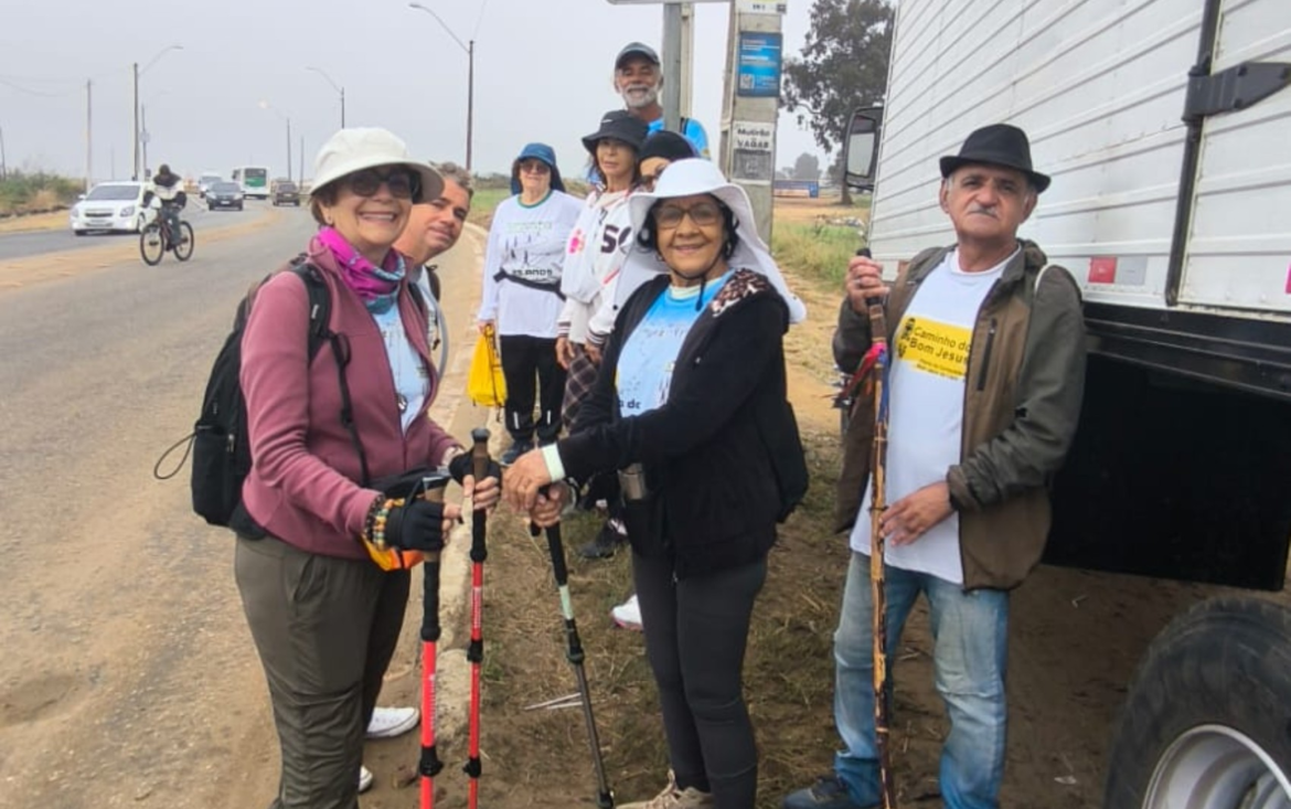 idosos-peregrinos-percorrem-a-pe-420-km-de-vitoria-da-conquista-ate-santuario-de-bom-jesus-da-lapa idosos-peregrinos-percorrem-a-pe-420-km-de-vitoria-da-conquista-ate-santuario-de-bom-jesus-da-lapa