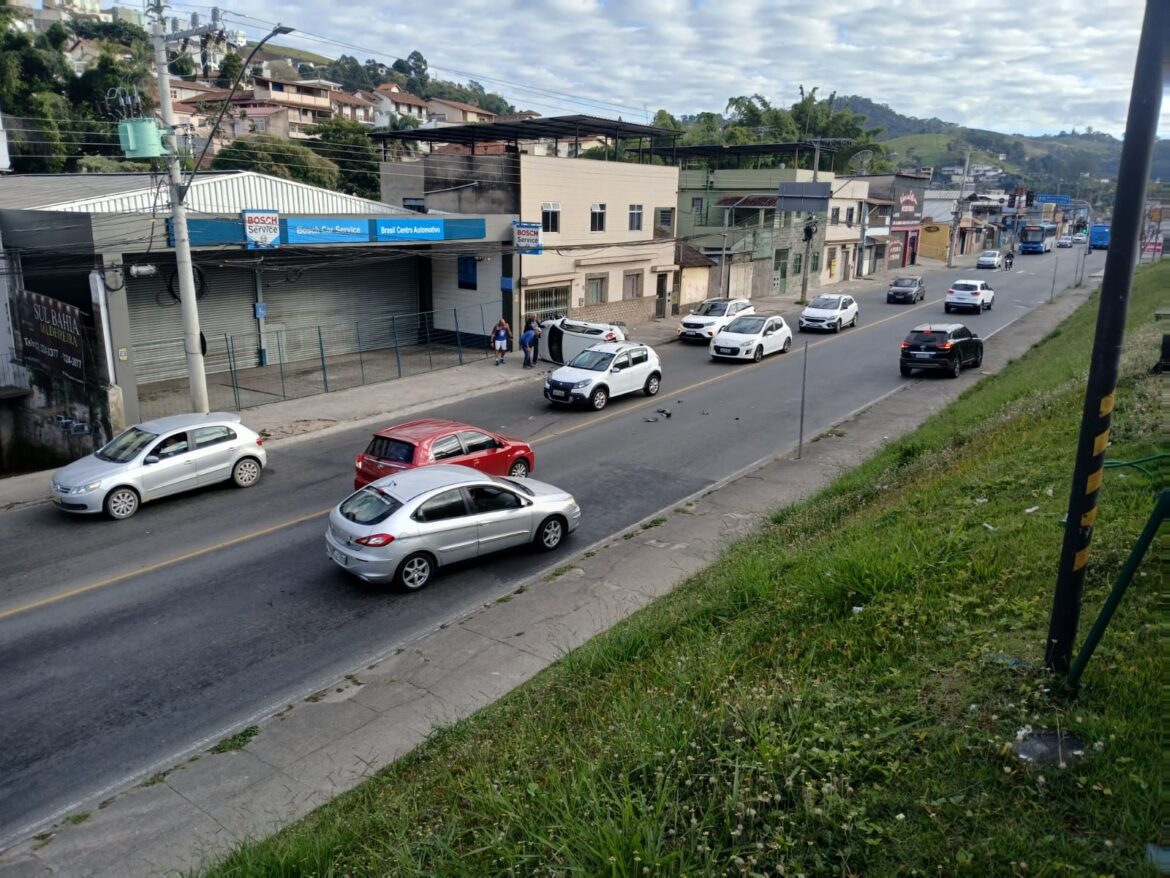 motorista-tomba-carro,-apresenta-sinais-de-embriaguez-e-e-detido-em-juiz-de-fora motorista-tomba-carro,-apresenta-sinais-de-embriaguez-e-e-detido-em-juiz-de-fora