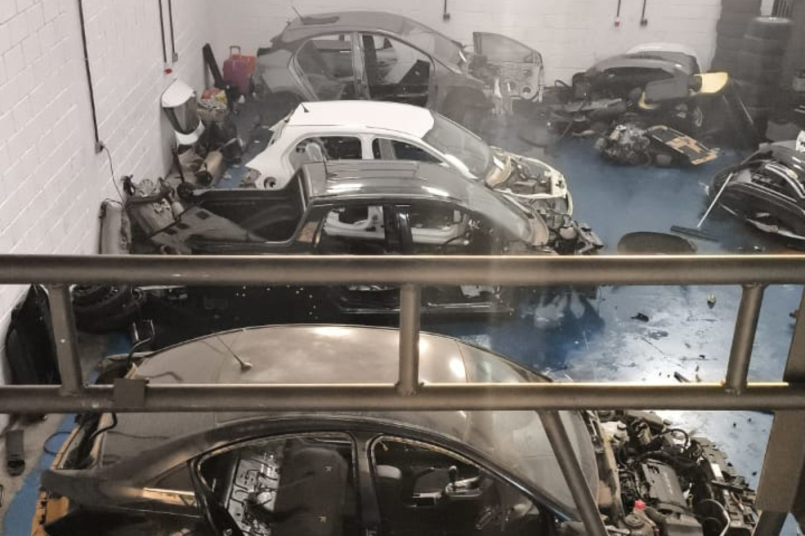 policia-encontra-desmanche-irregular-com-veiculos-roubados-em-campinas policia-encontra-desmanche-irregular-com-veiculos-roubados-em-campinas