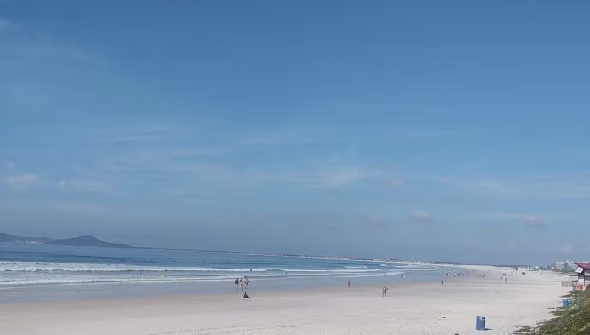 policia-afirma-que-turista-de-15-anos-foi-estuprada-na-praia-do-forte,-em-cabo-frio;-suspeito-foi-preso policia-afirma-que-turista-de-15-anos-foi-estuprada-na-praia-do-forte,-em-cabo-frio;-suspeito-foi-preso