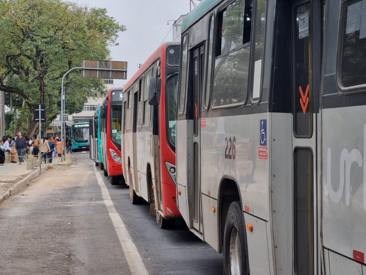 onibus-ficam-sem-circular-durante-paralisacao-de-rodoviarios-em-juiz-de-fora onibus-ficam-sem-circular-durante-paralisacao-de-rodoviarios-em-juiz-de-fora