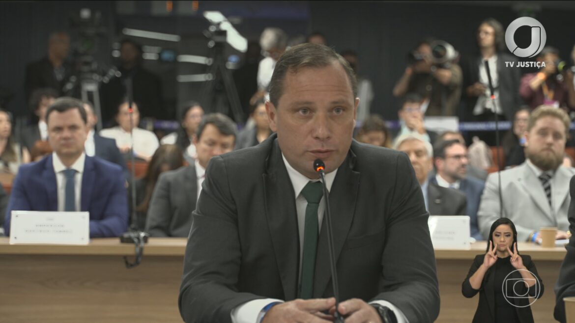 mauro-cid-deve-apresentar-ao-stf-nesta-terca-alegacoes-finais-no-julgamento-da-trama-golpista