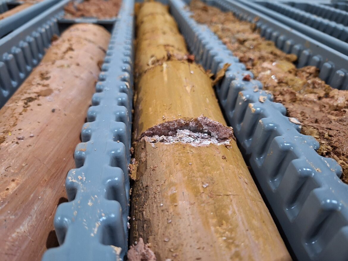 cratera-de-vulcao-em-mg-pode-suprir-20%-da-demanda-global-por-terras-raras,-minerais-estrategicos-cobicados-pelos-eua